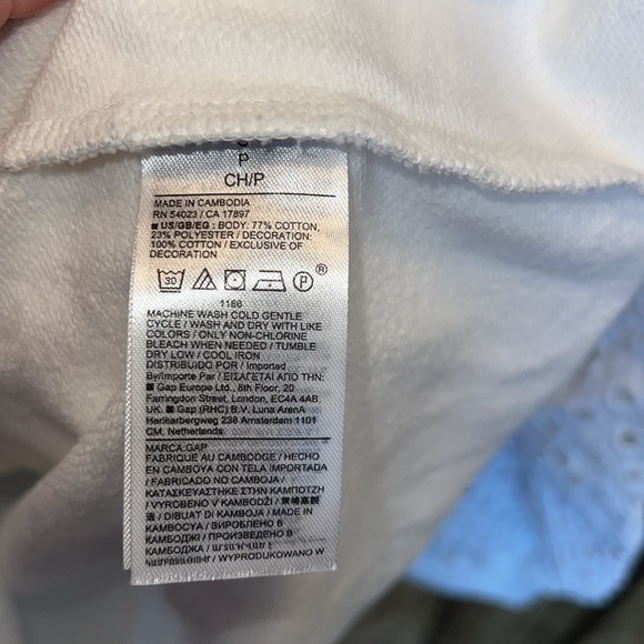 GAP Vintage Soft Eyelet Sleeve Sweatshirt - Picture 10 of 10